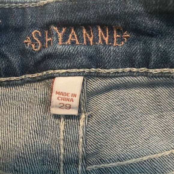 Womens‎ SHYANNE jean shorts - Picture 4 of 6